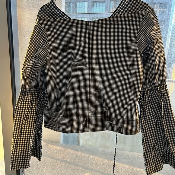 Stylish Black and White Women's Top - Picture 1 of 3